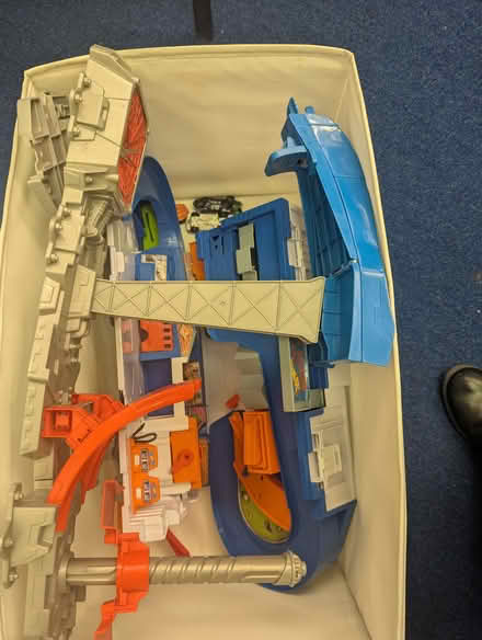 Photo of free Selection of Thomas the Tank railway sets and Hot Wheels (Pond Park HP5) #4