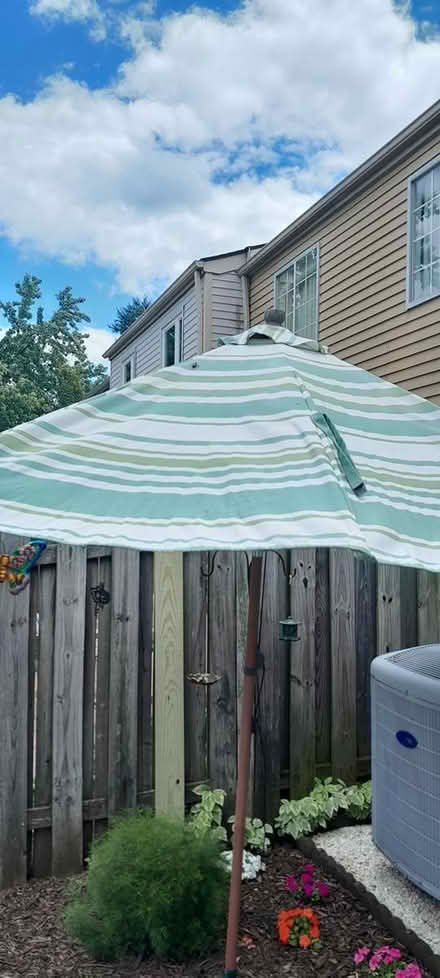 Photo of free patio umbrella (Amber meadows 21702) #1