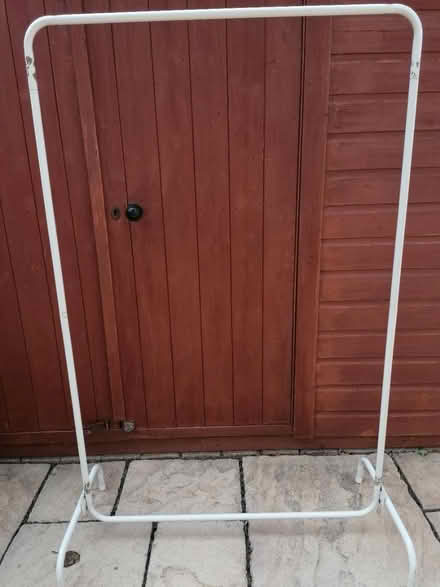 Photo of free Clothes rail (hull hu6 8ss) #1