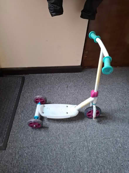 Photo of free White 3 wheels scooter (Mk5) #2