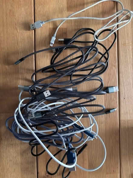 Photo of free USB to lightning cables (Falkirk FK1) #1