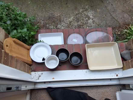 Photo of free Dishs and bowls (Horley RH6) #1