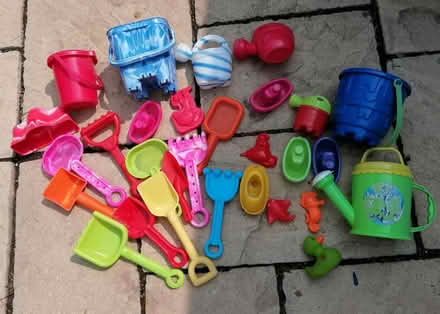 Photo of free Assorted sand and water play items (hull hu6 8ss) #1