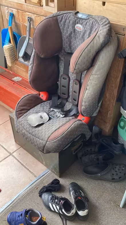 Photo of free Britax car seat (2-6 years) (Hunderton HR4) #1