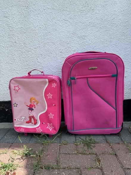 Photo of free Kids cabin and small luggage (Hitchin) #1