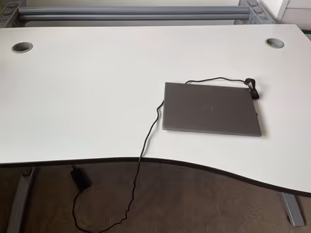 Photo of free desktop table big (Totley S17) #2