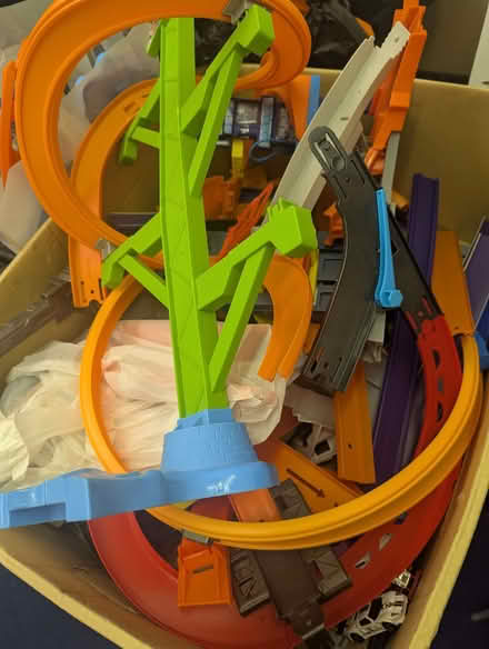 Photo of free Selection of Thomas the Tank railway sets and Hot Wheels (Pond Park HP5) #3