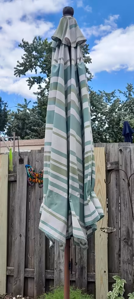 Photo of free patio umbrella (Amber meadows 21702) #2