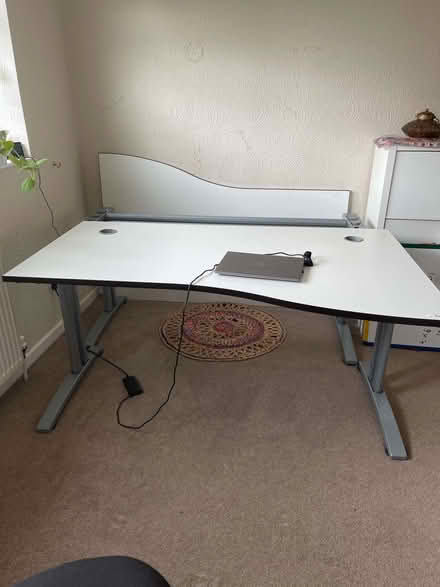 Photo of free desktop table big (Totley S17) #1