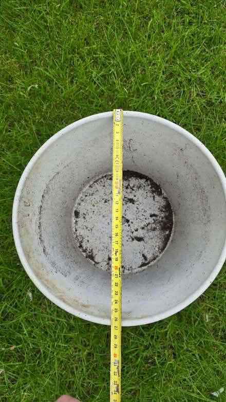 Photo of free Large Outdoor Pot with Saucer – ~28 cm x 27 cm (Kidlington OX5) #3