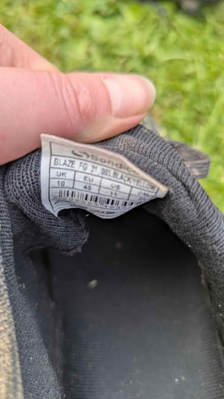 Photo of free Football boots size 10 adult (SY11) #2