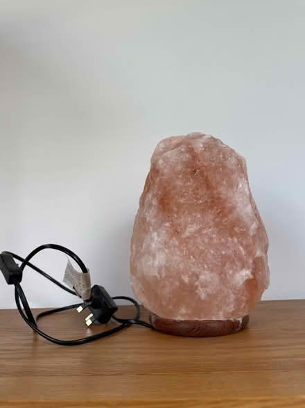 Photo of free Himalayan salt lamp in great condition. Works fine (Tunbridge Wells N. TN1) #2