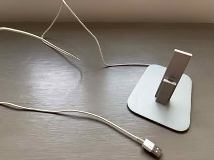 Photo of free iPhone stand with lightening/USB cable (Hook Heath GU21) #1