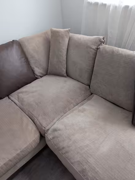 Photo of free Corner sofa (Po7 7ae) #3