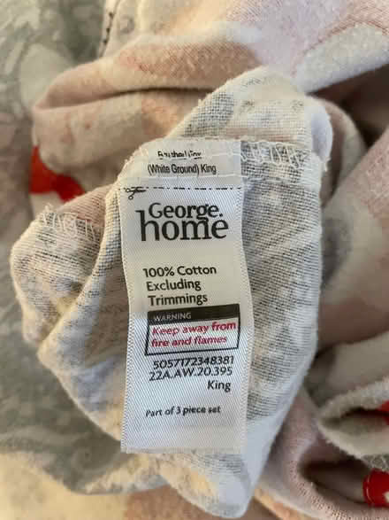 Photo of free Brushed cotton king size duvet set. Playful foxes (Audlem CW3) #3