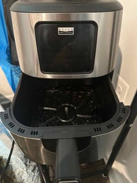 Photo of free Bella pro series air fryer (SE DC) #1