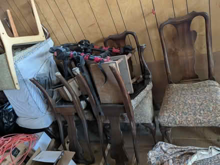 Photo of free Dining room table and chairs (Hyattsville) #1