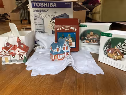 Photo of free Christmas Village (NE Seattle, near Roosevelt HS) #1