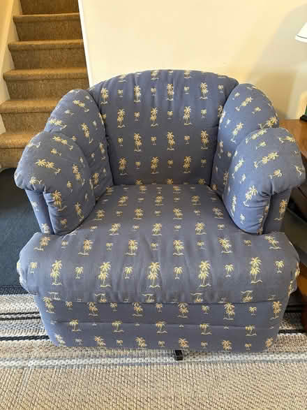 Photo of free furniture (Near Shoemaker Lumber) #3