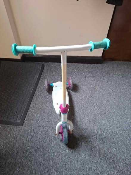 Photo of free White 3 wheels scooter (Mk5) #1