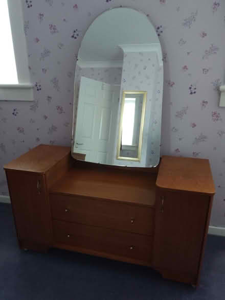 Photo of free vintage dressing table (Moor Allerton LS17) #1