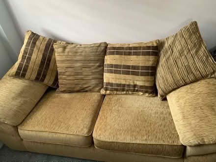 Photo of free Sofa 2-3 seater (Fishbourne PO18) #2
