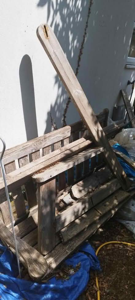 Photo of free Swinging bench (Walton on Thames KT12) #2