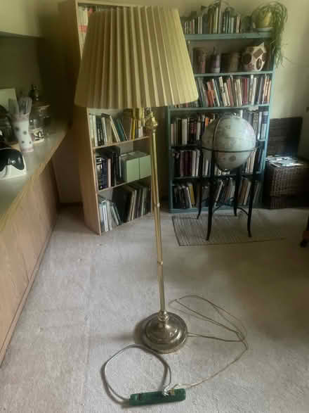 Photo of free Lamp (N. Shoreline / 15th Ave NE) #1