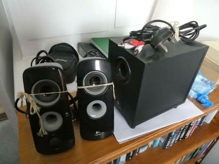 Photo of free computer speakers (Maiden Erlegh Nature Reserve RG6) #1