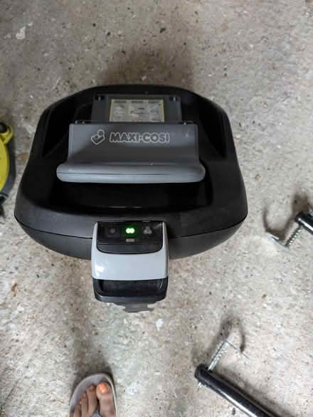 Photo of free Isofix carseat base (Nr chichester west sussex) #3