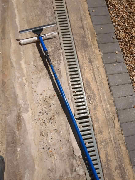 Photo of free Extendable window cleaning tool (Harpenden AL5) #1