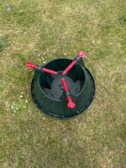 Photo of free Christmas tree stand (GU1) #1