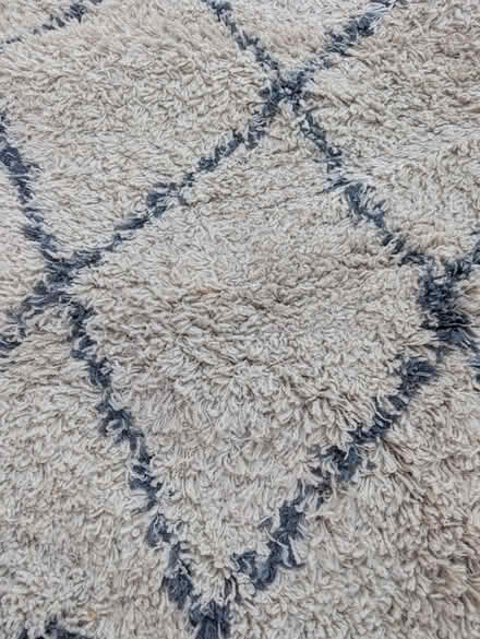 Photo of free White and blue rug (Thatcham, West Berkshire) #4