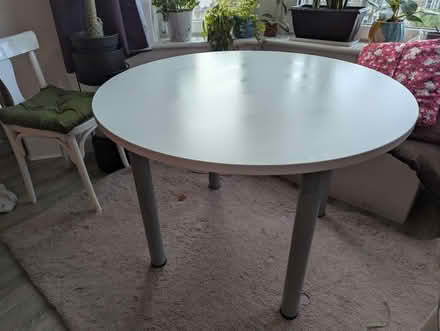 Photo of free white round dining table (G42) #1
