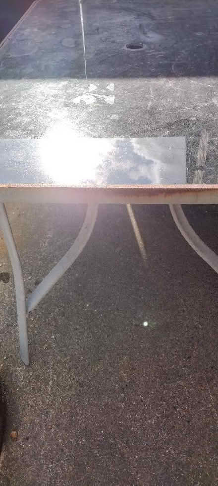 Photo of free Garden table (High Town LU2) #2