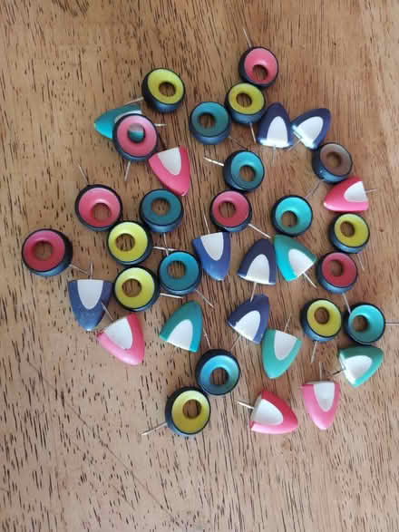 Photo of free Colorful plastic pushpins (Clinton Hill) #1