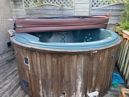 Photo of free Hot tub - working but old (Ulverston LA12) #4
