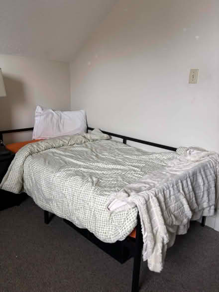 Photo of free Twin Daybed (Lower Mount Royal) #1