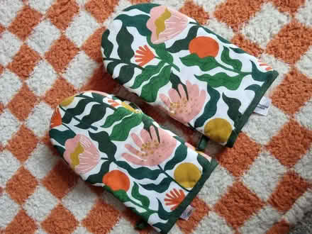 Photo of free Oven mitts (Tolworth KT6) #1