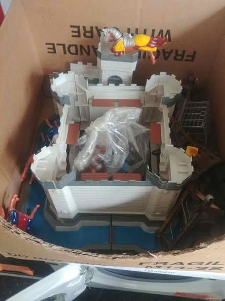 Photo of free Castle and knights playset (Nr South Norwood Lakes SE19) #1