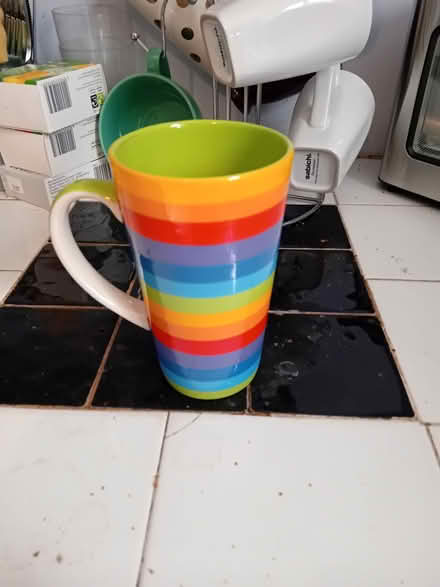Photo of free Cracked 500ml mug (Kingsholm GL1) #1