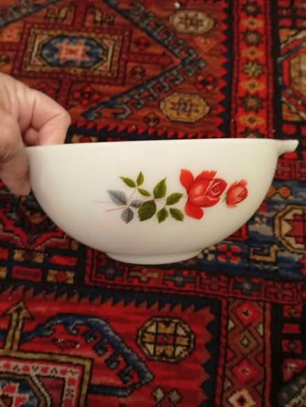 Photo of free Vintage Pyrex Roses Mixing Bowl (Buxworth SK23) #2