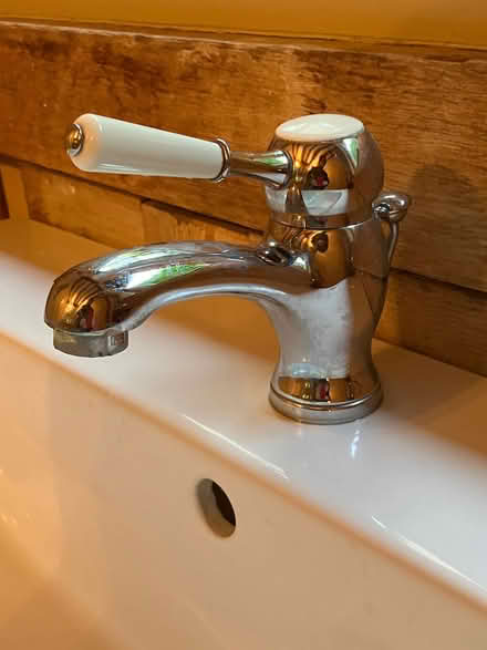 Photo of free Large bathroom pedestal sink and bidet, incl. mixer taps (Wargrave RG10) #4