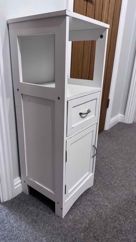 Photo of free White bathroom cabinet (Top Amersham HP6) #4