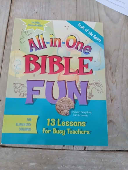 Photo of free A selection of religious resources aimed at groups of teens (Loosley Row HP27) #1