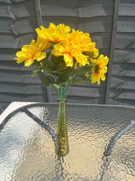 Photo of free Fake Flower + Vase (Croydon) #1