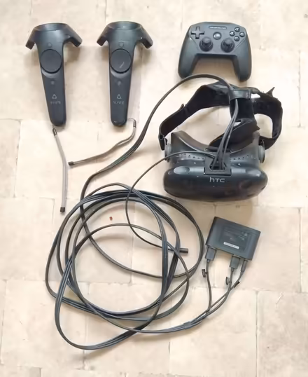 Photo of free VR Headset and handsets - Spares or Repair (Panshanger AL7) #1
