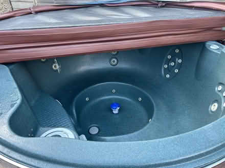 Photo of free Hot tub - working but old (Ulverston LA12) #2
