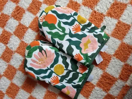 Photo of free Oven mitts (Tolworth KT6) #2