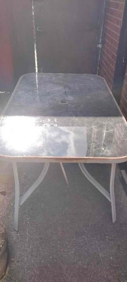 Photo of free Garden table (High Town LU2) #1